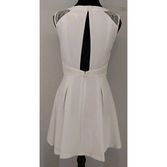 BCBGeneration White Lace Skater Deep V Plunge Cut Out Mini Dress Size 4 - Picture 5 of 9